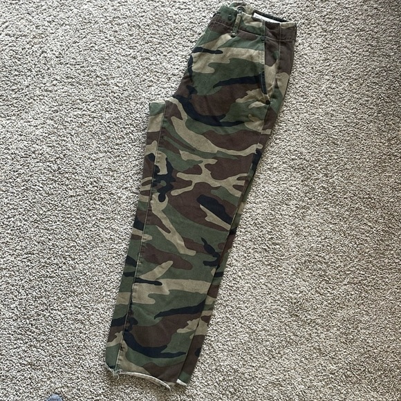 rag & bone Buckley Green Camo Straight Leg Raw Hem High Rise Chino Pant - Picture 3 of 13